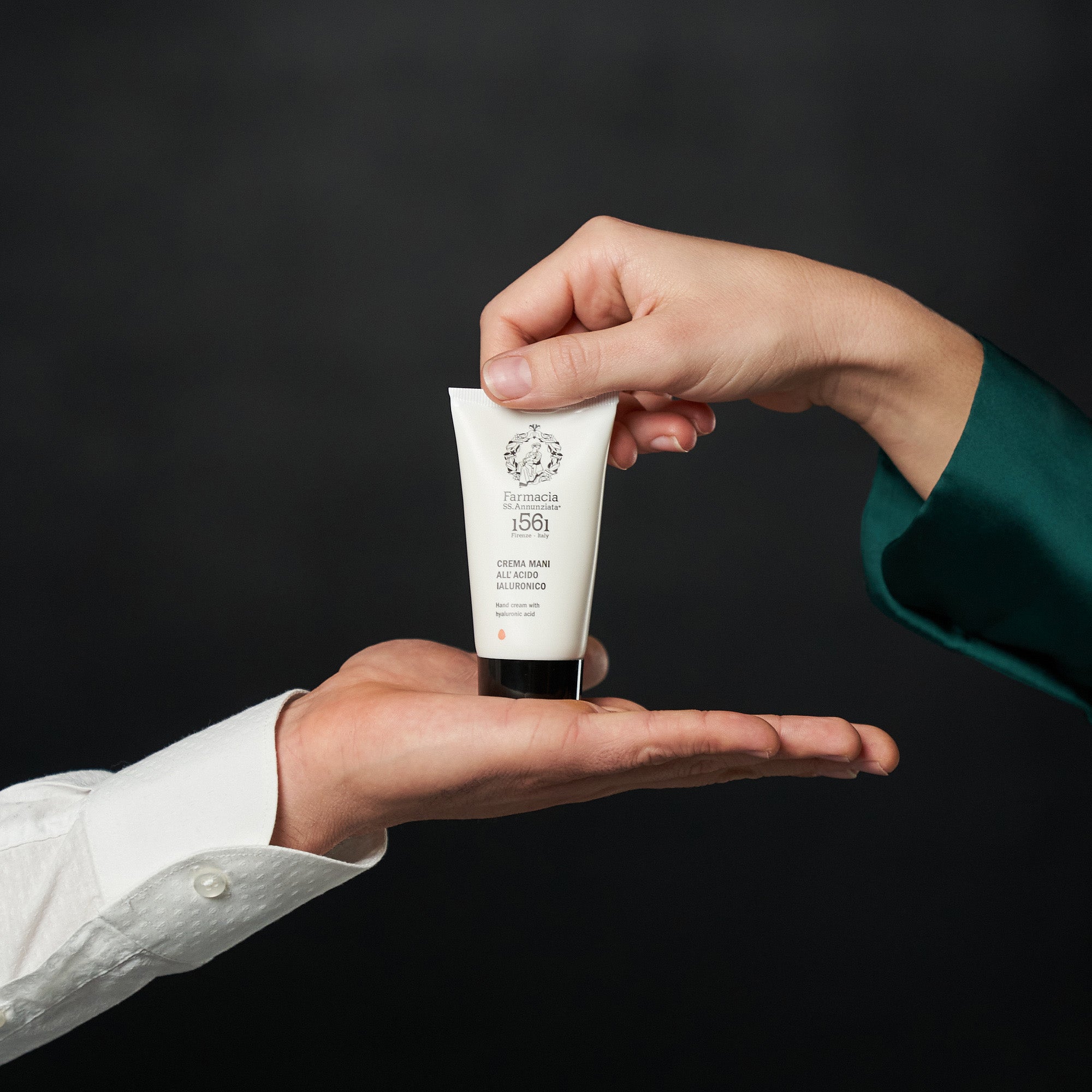 Crema mani con acido ialuronico
